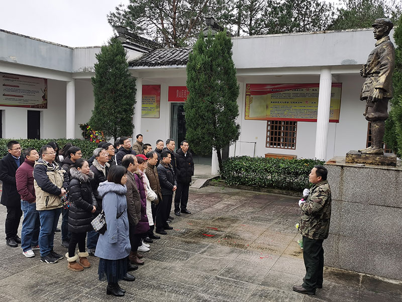 屯溪區(qū)委辦黨支部、屯溪城建投公司黨支部聯合開展主題黨日共建活動